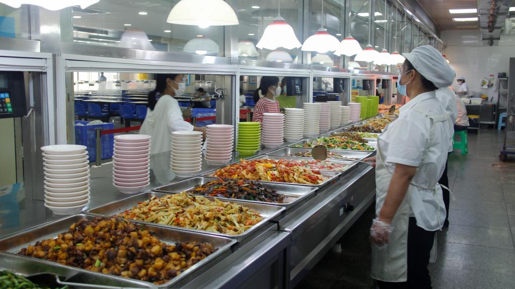 【同心抗疫遵师人】餐饮不断供，服务不打烊——餐饮管理在行动